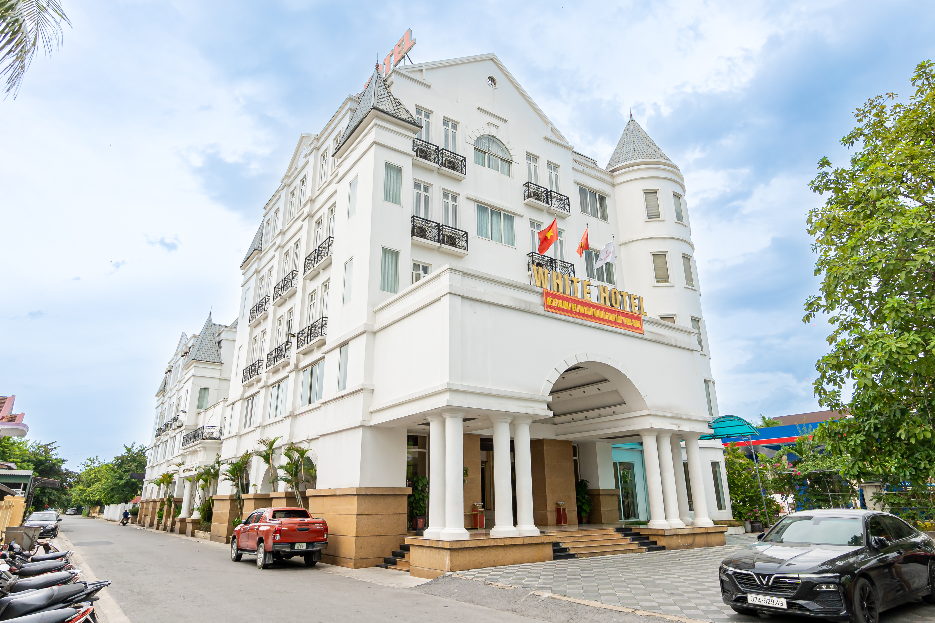 White Palace Hotel - Vẻ đẹp cổ điển lãng mạn